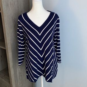 Magnolia Grace V-neck, navy and white striped knit tunic. Size XL.